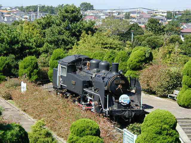 八部公園内の蒸気機関車の展示写真です