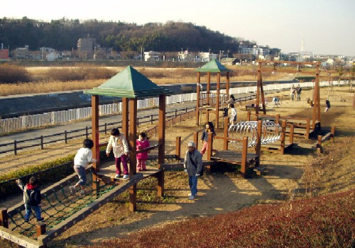 引地川親水公園の遊具の写真です。