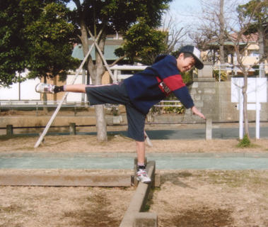 おっとっと!平均台で楽しく体力づくり=天神公園