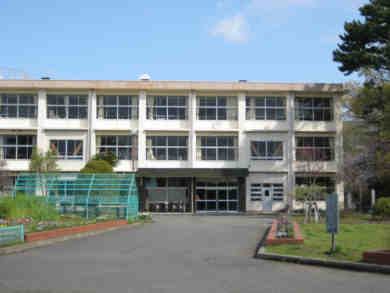 平成19年9月に敷地内に児童クラブが設置された藤沢小学校