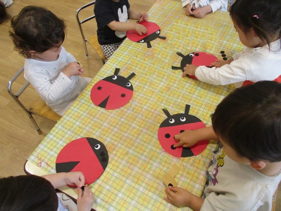 シール貼り