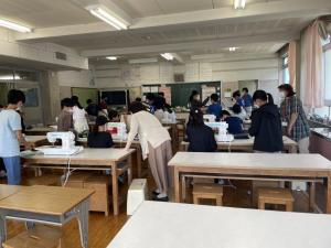 新林小学校家庭科ミシン補助支援