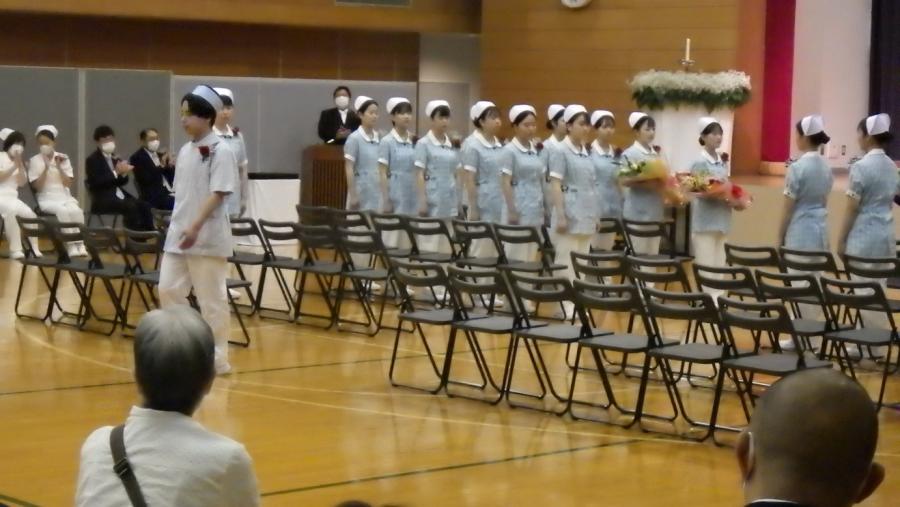 退場