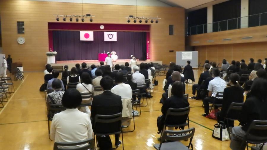 担任から