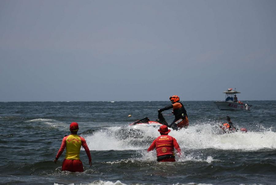 鵠沼水難救助隊とライフセーバーの連携活動