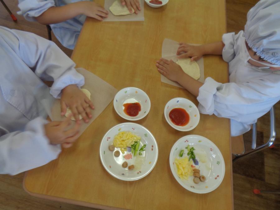 生地を伸ばす画像