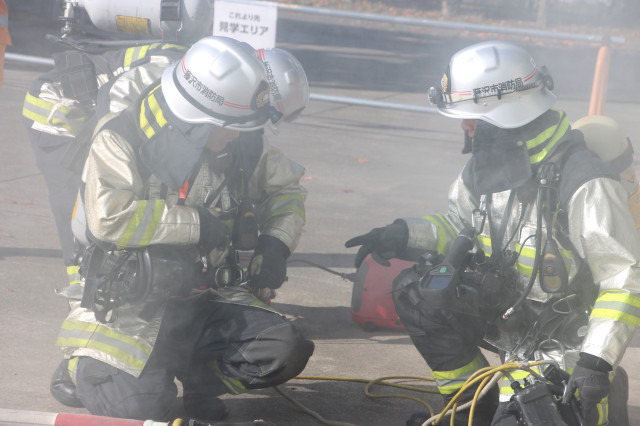活動中の消防隊