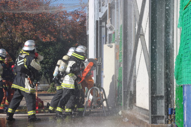 エンジンカッターによる破壊活動