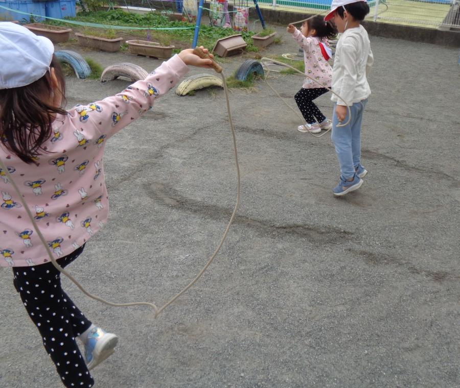 ４歳　縄跳び