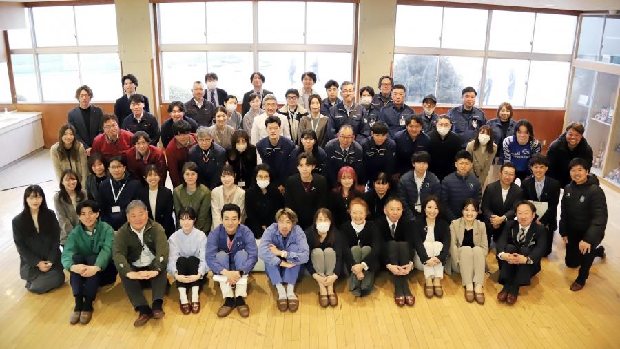 地域のお仕事ガイドブックDX　藤ヶ岡中学校での出前授業の様子