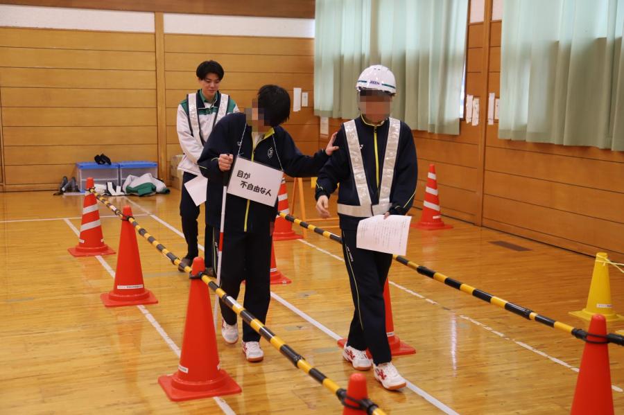 地域のお仕事ガイドブックDX　藤ヶ岡中学校での出前授業の様子