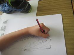 靴の絵を描く様子1