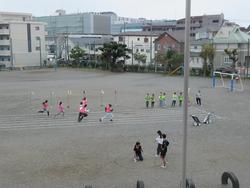 校庭での活動の様子2