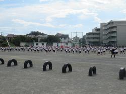 校庭での体育の様子