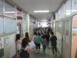 学校たんけんの様子2