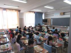 1年生の給食開始1