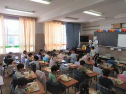 1年生の給食開始2