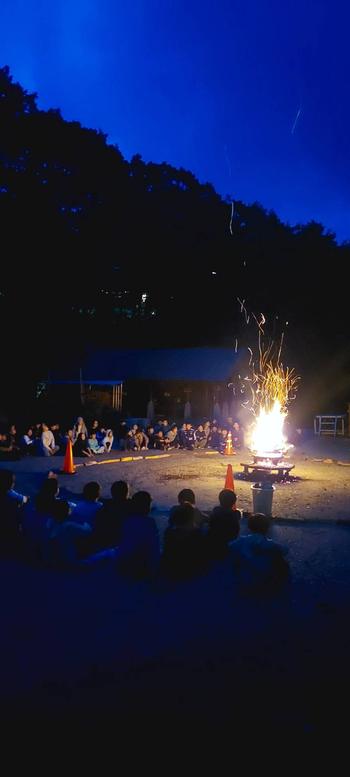 キャンプファイヤーの様子