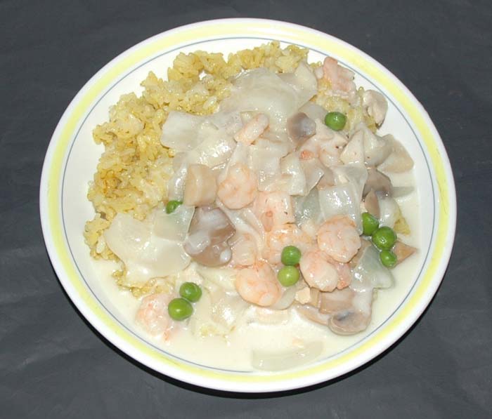 カレーピラフのクリームソースがけ