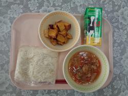 給食の写真4