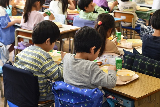 1年生の給食の様子