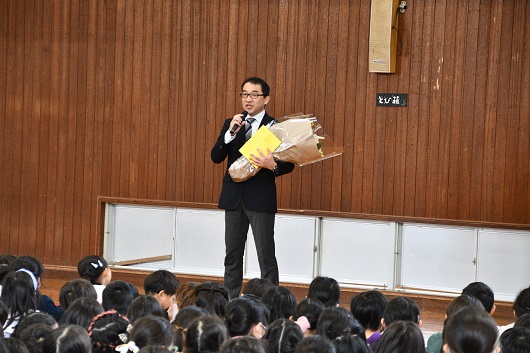 山崎校長先生の離任式の様子3