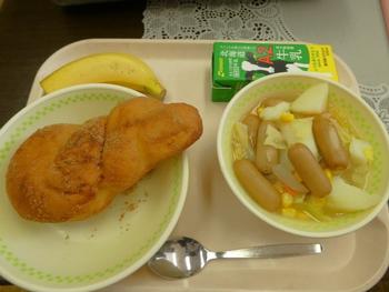 給食の写真01