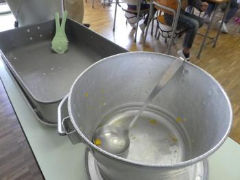 空っぽの食缶