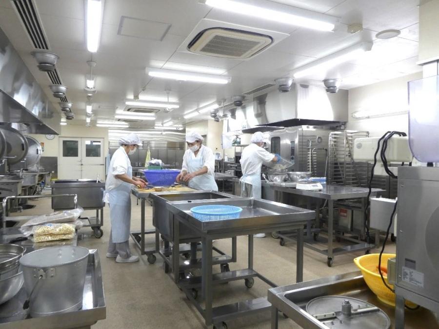 給食室調理風景1