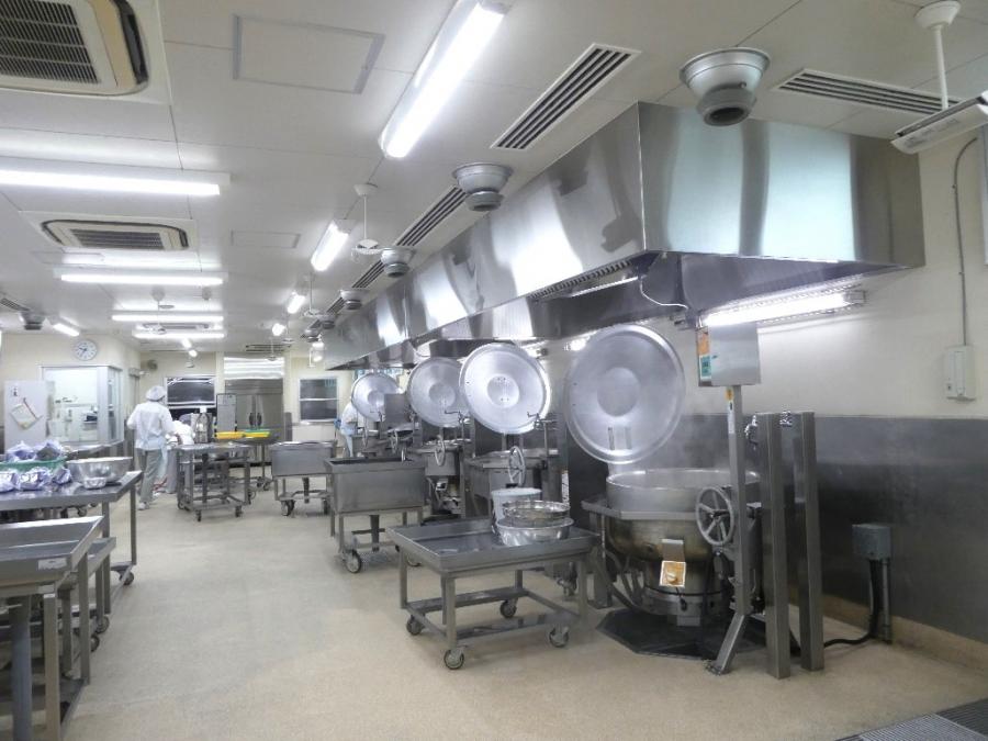 給食室調理風景3