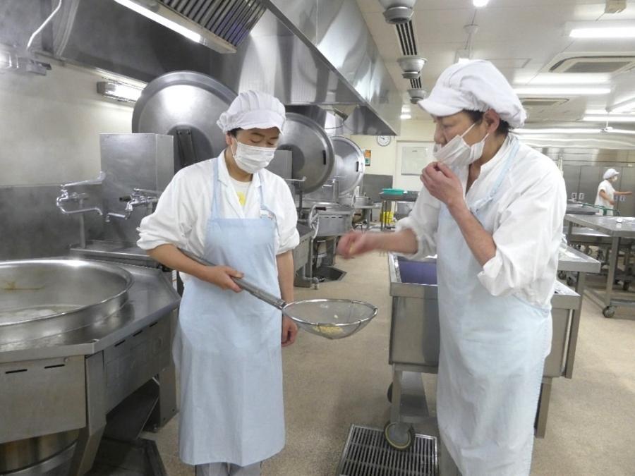 給食室調理風景5