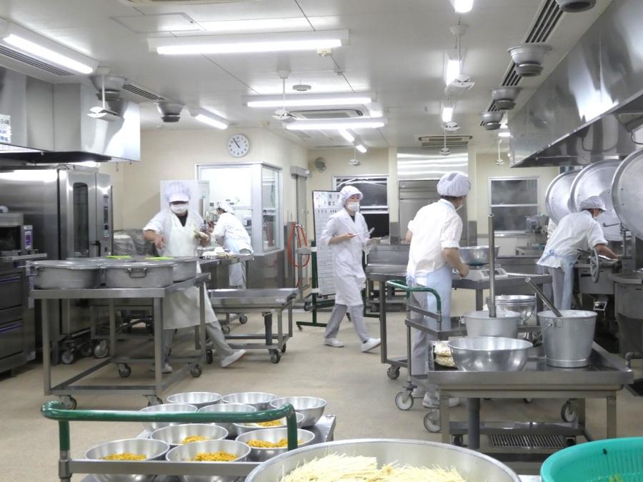 給食室調理風景9