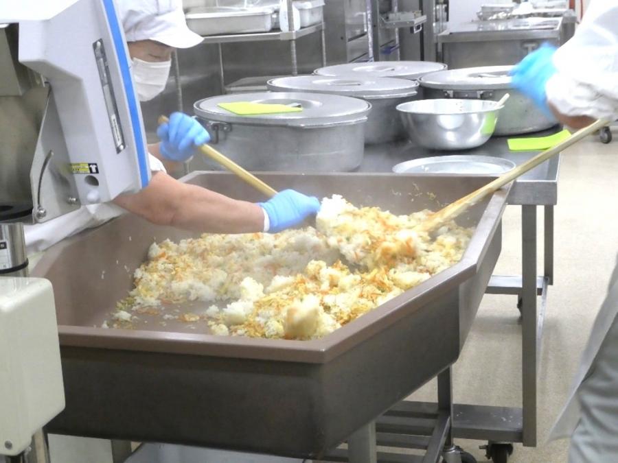 給食室調理風景10