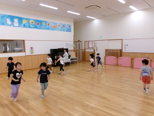 4歳ホール遊び1
