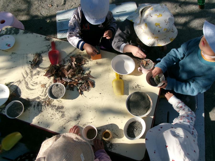 お店屋さんごっこ（園庭）