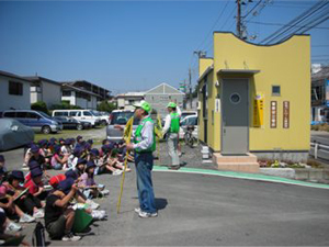 3年生(ねんせい)のまちたんけん(地域(ちいき)めぐり)