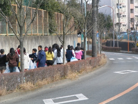 みんなでゴミ拾いに行きます
