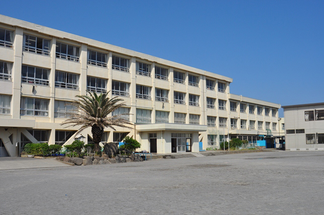 鵠南小学校