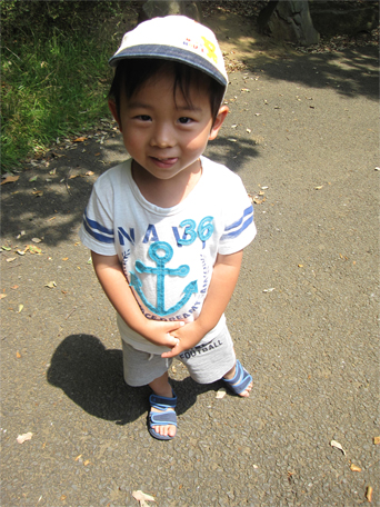 外で遊ぶときは、必ず帽子をかぶりましょう!