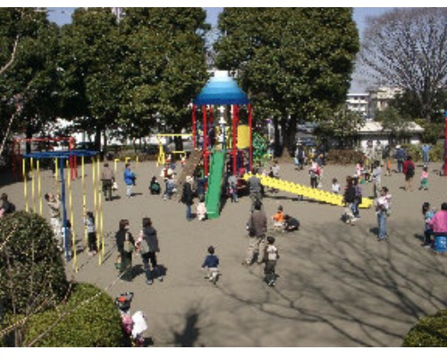 湘南台公園の遊具広場の写真です。