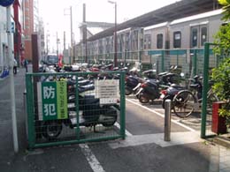 藤沢駅南口第2ミニバイク駐車場　全景
